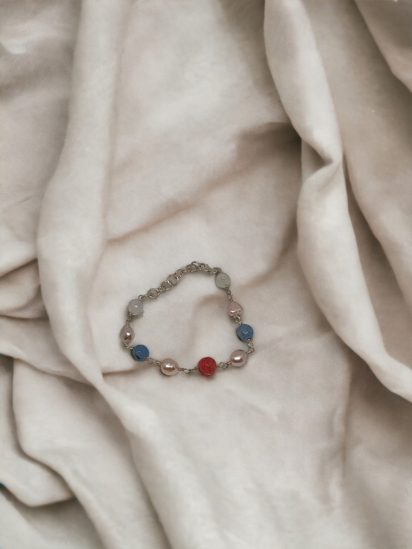 This sterling silver bracelet is the perfect way to add a little sparkle to your day! 💎