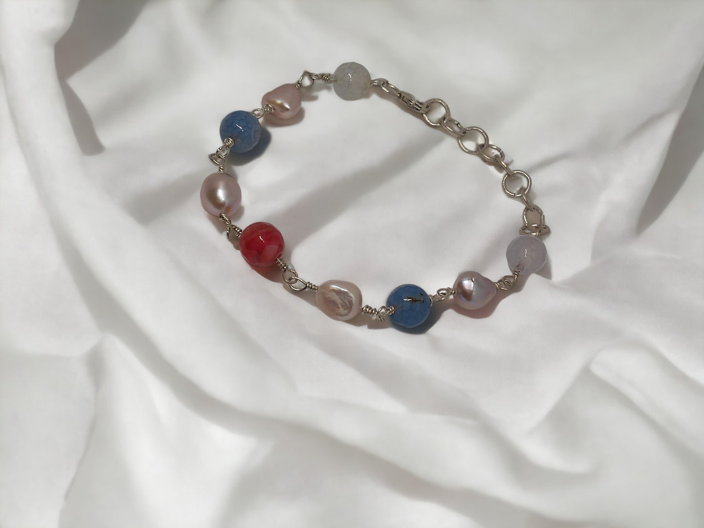 This sterling silver bracelet is the perfect way to add a little sparkle to your day! 💎