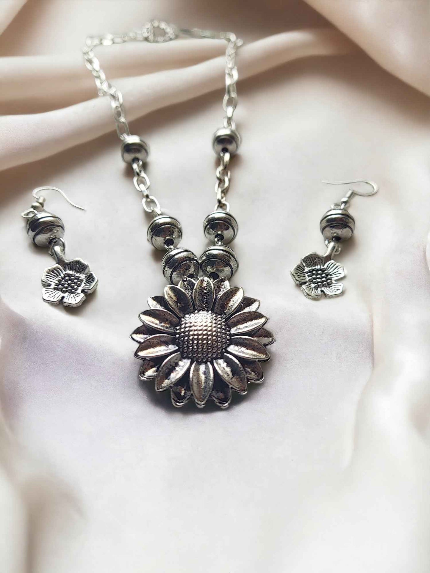 Handmade Daily Wear Jewelry Set - Anusangi Collections