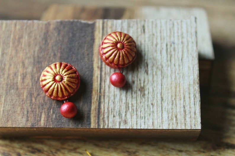 Terracotta earrings from Anusangi Collections complementing the Laal Chakra Phool Necklace set