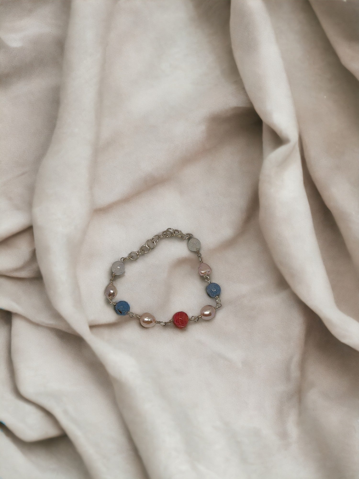 This sterling silver bracelet is the perfect way to add a little sparkle to your day! 💎