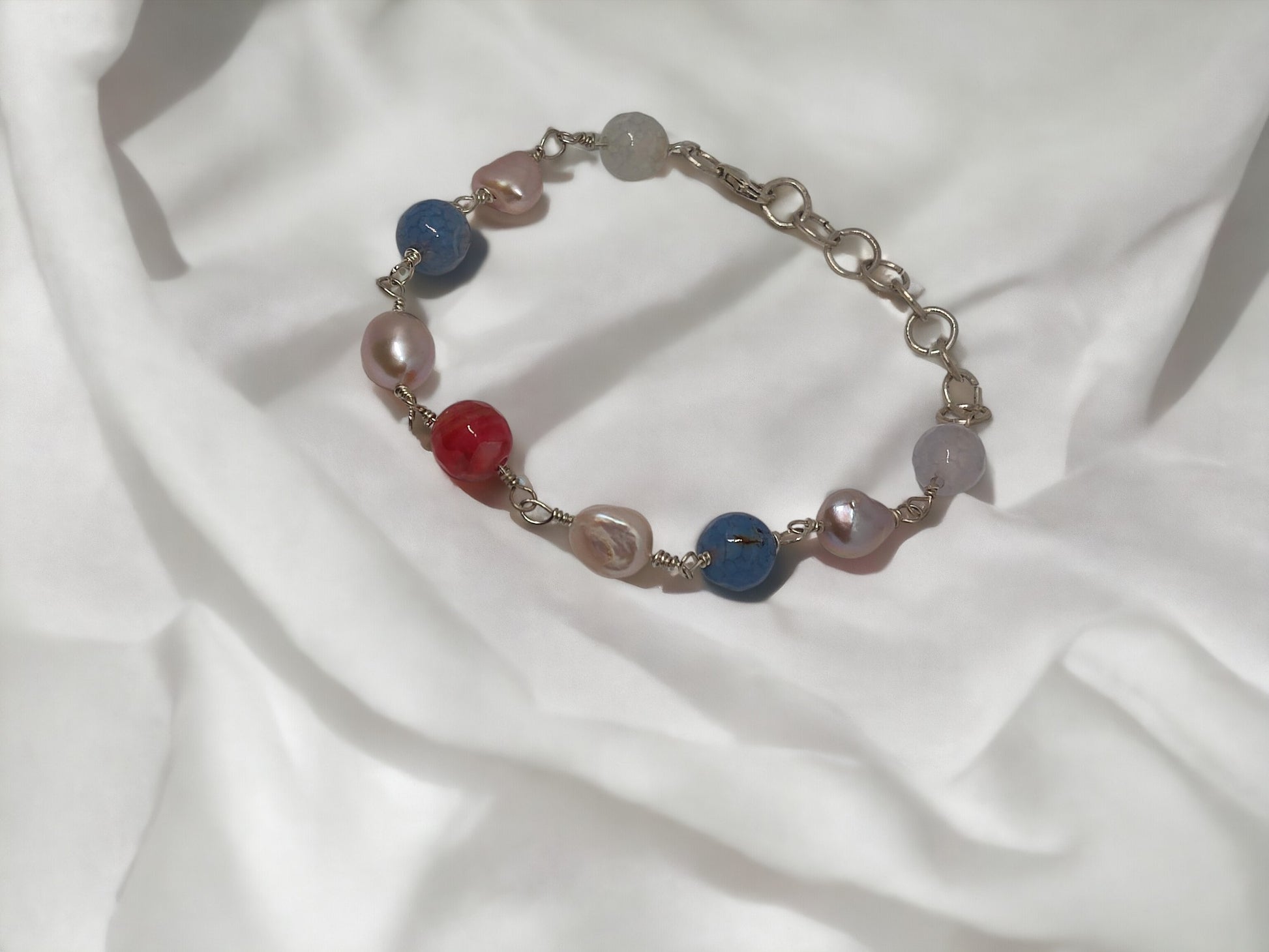 This sterling silver bracelet is the perfect way to add a little sparkle to your day! 💎