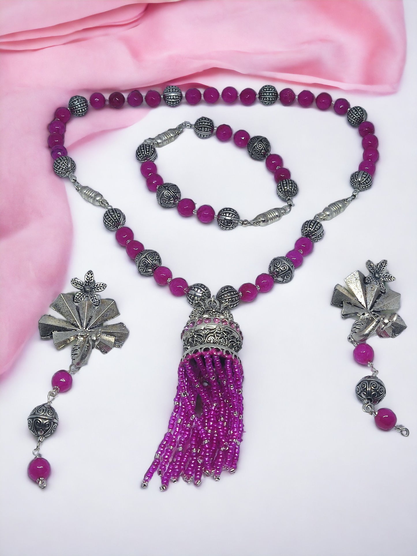 The Indali Pink beaded 5 in 1 jewelry set is a must-have for any fashion-forward woman. Handmade with care, each piece features intricate beading in a soft pink hue. This versatile set offers 5 different styles that can be interchanged to suit your mood and outfit. From casual to formal, you can style this set differently for any occasion. The perfect addition to your jewelry collection